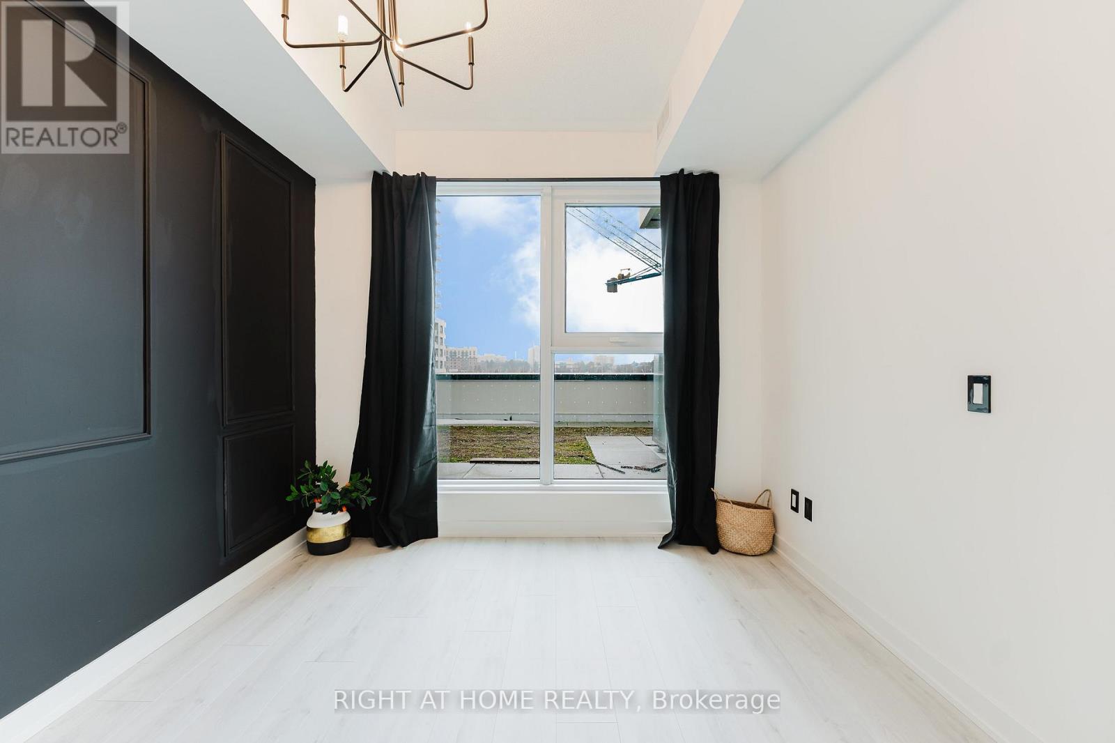 1010 Sandy Beach Road, Pickering, Ontario  L1W 0C7 - Photo 7 - E12869326