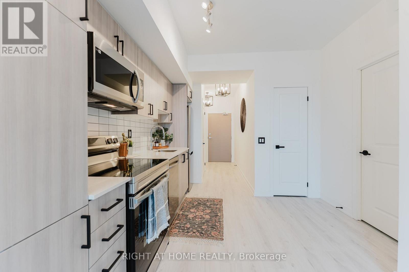 1010 Sandy Beach Road, Pickering, Ontario  L1W 0C7 - Photo 6 - E12869326