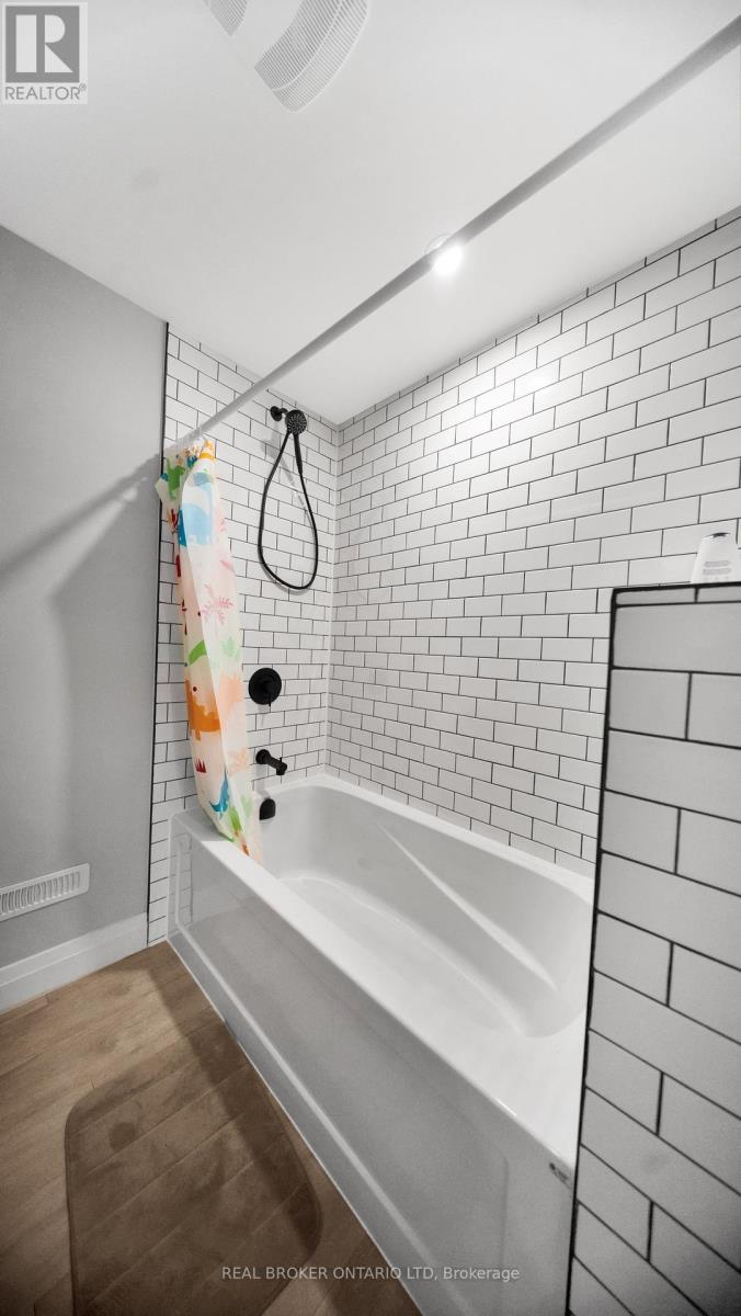 68 Locky Lane, Middlesex Centre, Ontario  N0L 1R0 - Photo 35 - X12878660