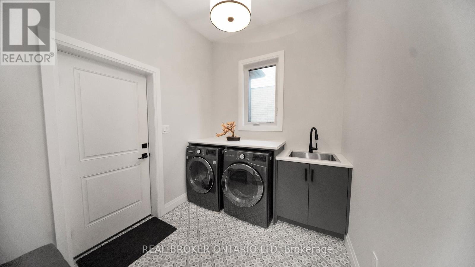 68 Locky Lane, Middlesex Centre, Ontario  N0L 1R0 - Photo 6 - X12878660