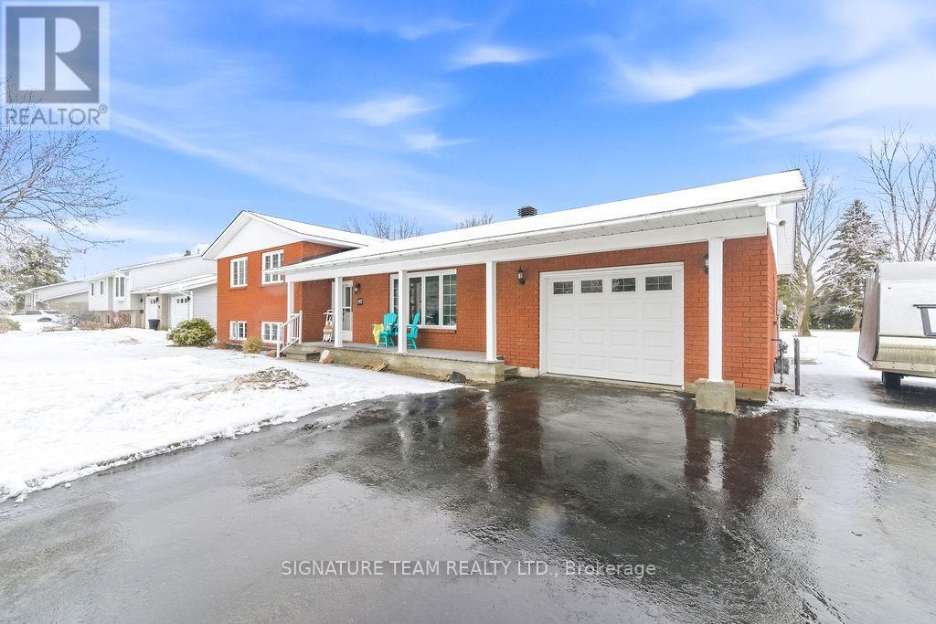 107 Brooklyn Street, Laurentian Valley, Ontario  K8B 1B5 - Photo 2 - X12878672