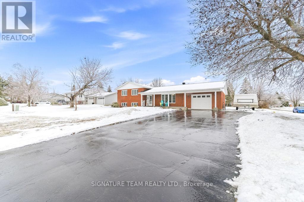 107 Brooklyn Street, Laurentian Valley, Ontario  K8B 1B5 - Photo 3 - X12878672