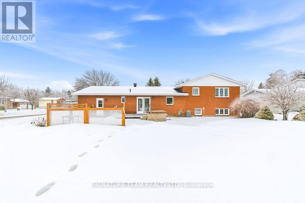 107 Brooklyn Street, Laurentian Valley, Ontario  K8B 1B5 - Photo 7 - X12878672