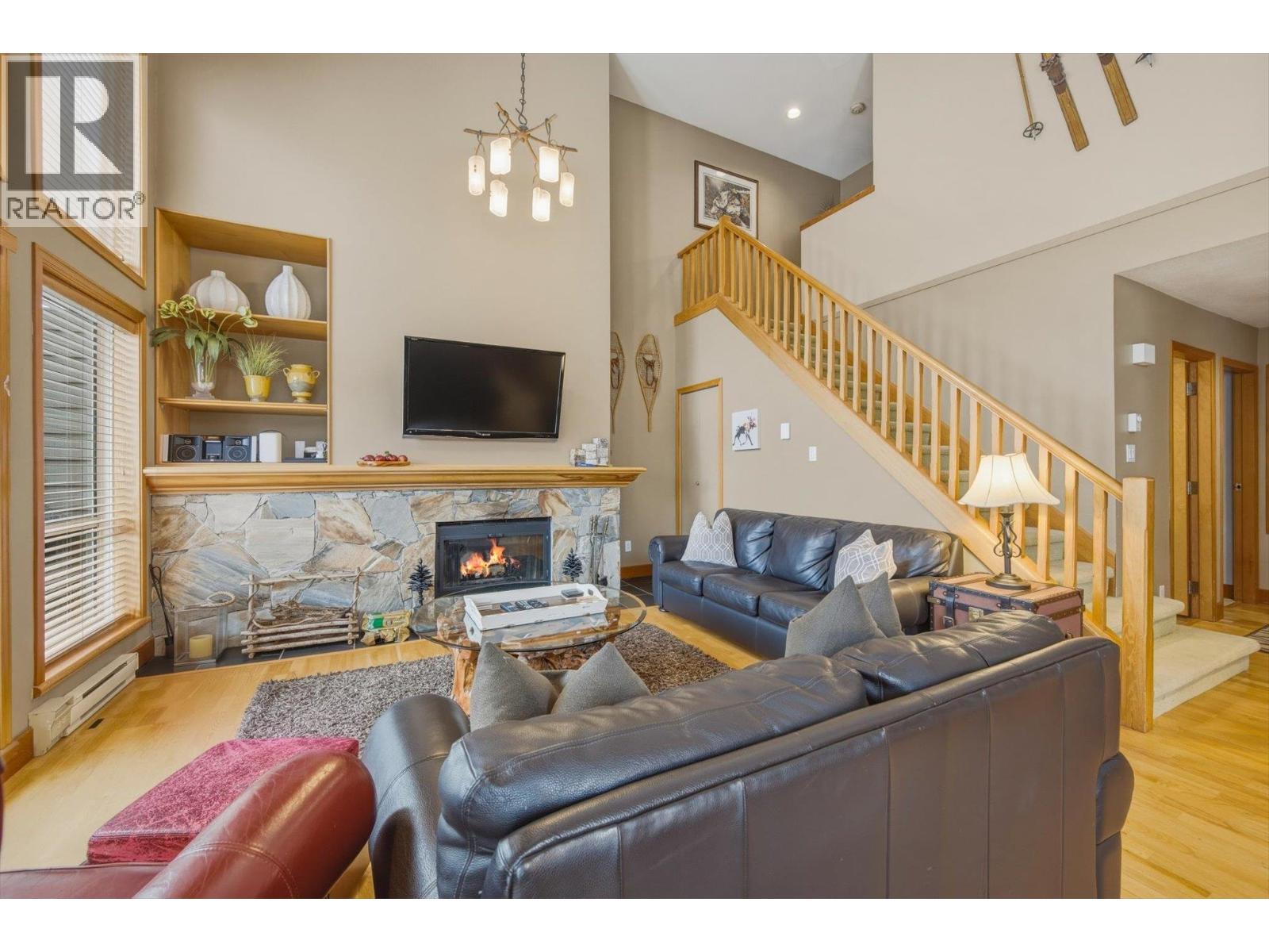 8 4628 Blackcomb Way, Whistler, British Columbia  V8E 0H2 - Photo 3 - R3099445