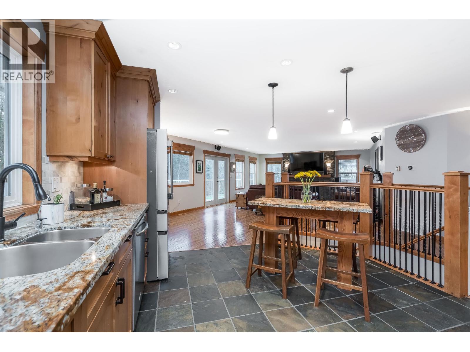 25700 116 Avenue, Maple Ridge, British Columbia  V4R 1Z6 - Photo 3 - R3099118