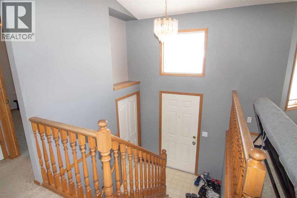 18 West Murphy Place, Cochrane, Alberta  T4C 1L8 - Photo 6 - A2292794