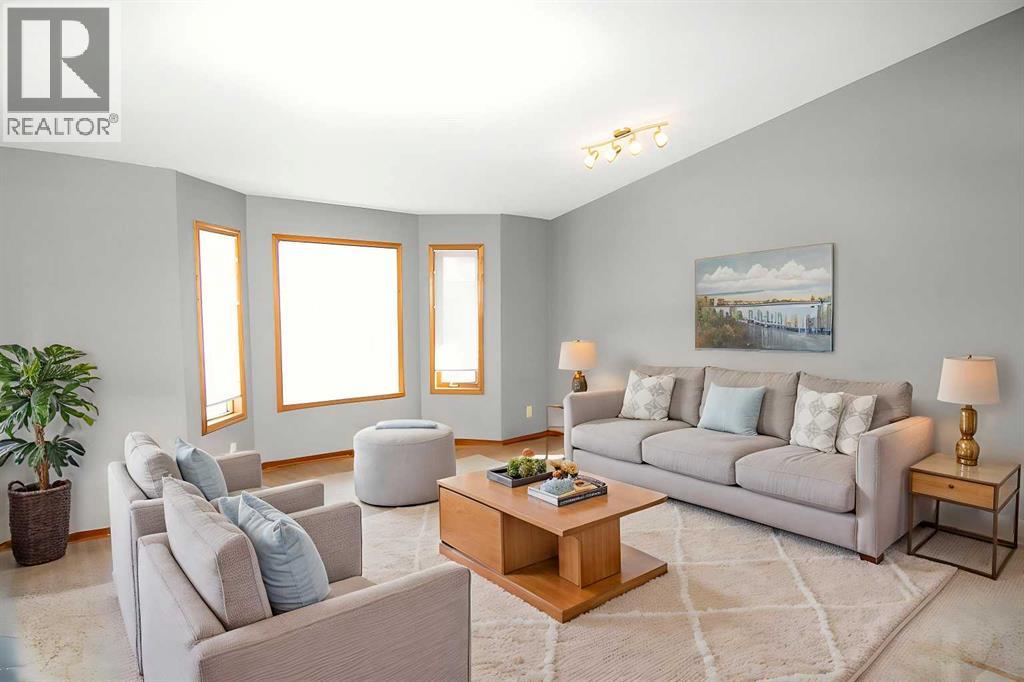 18 West Murphy Place, Cochrane, Alberta  T4C 1L8 - Photo 3 - A2292794