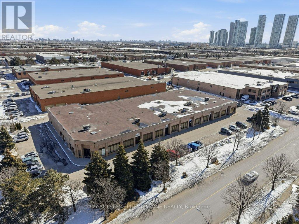 4 - 299 APPLEWOOD CRESCENT, Vaughan, Ontario