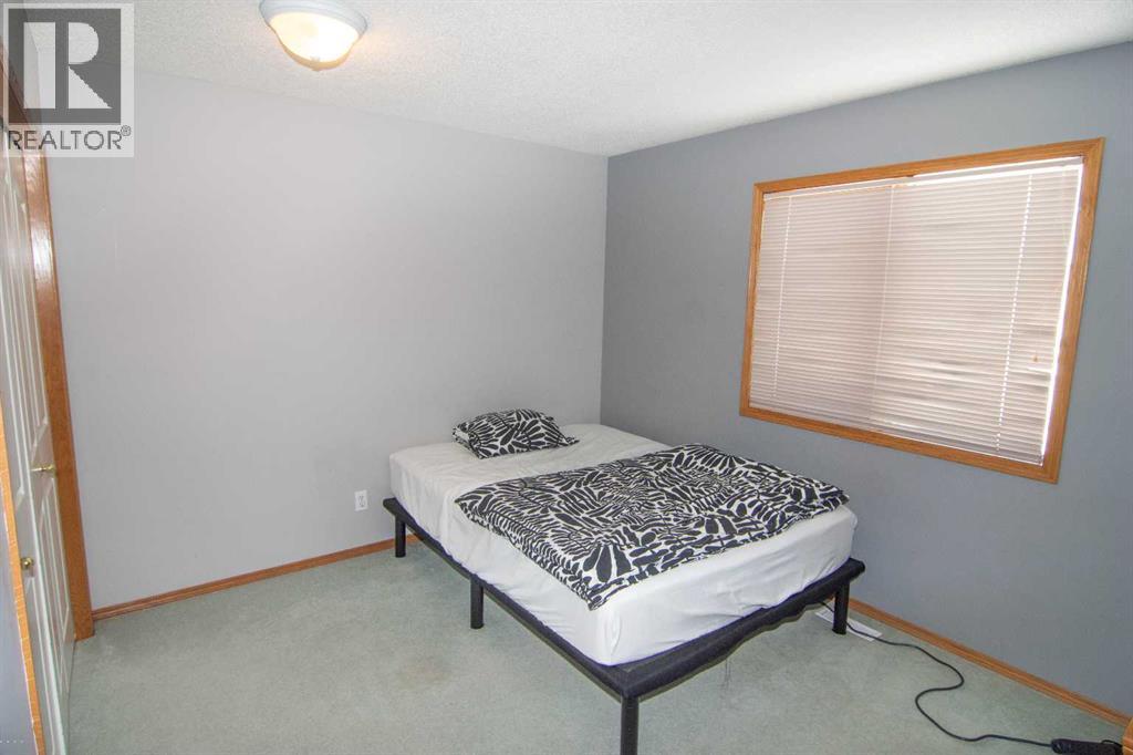 18 West Murphy Place, Cochrane, Alberta  T4C 1L8 - Photo 16 - A2292794