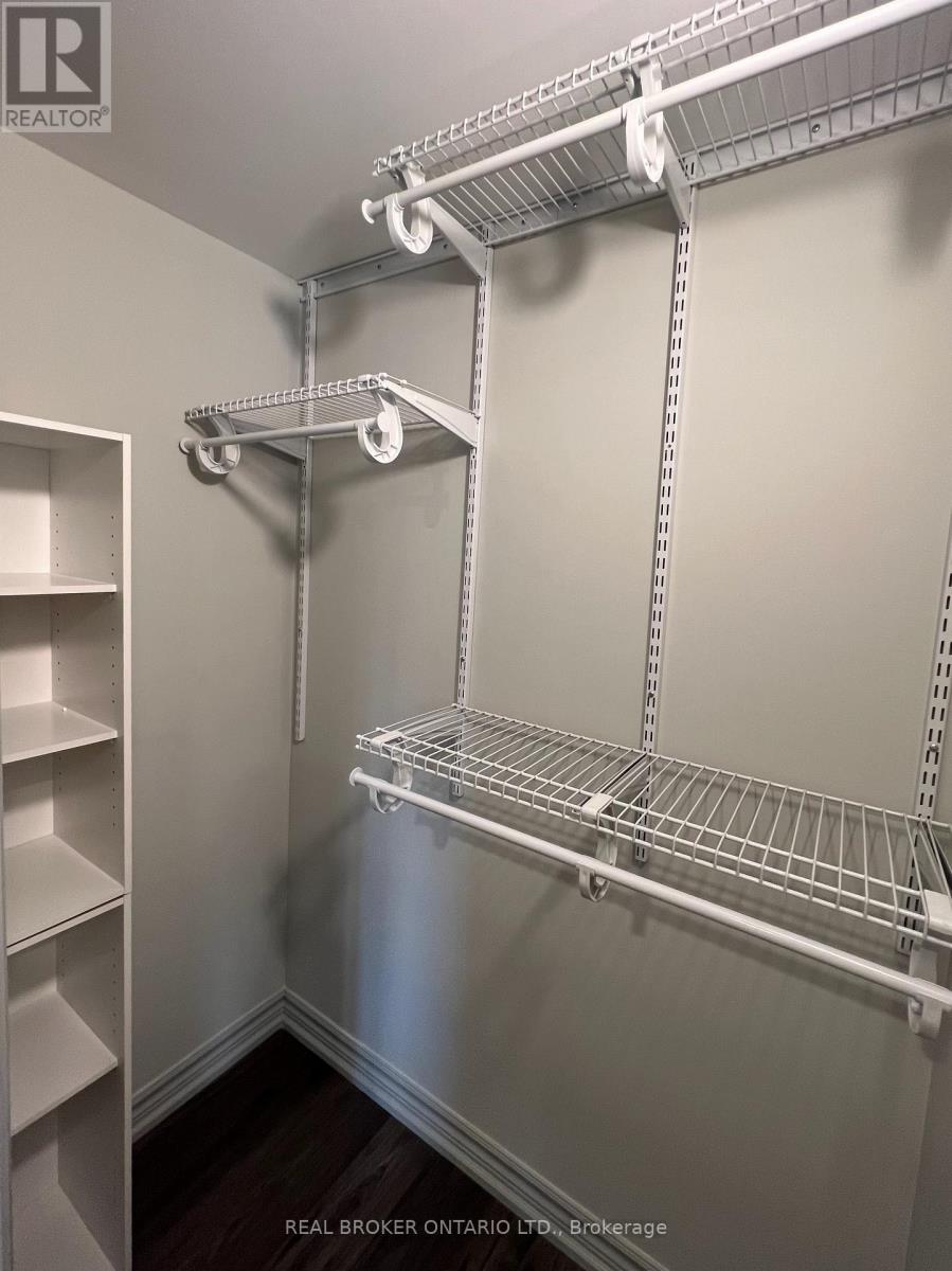 70 Juglans Crescent, Whitchurch-Stouffville, Ontario  L4A 1S5 - Photo 9 - N12822824