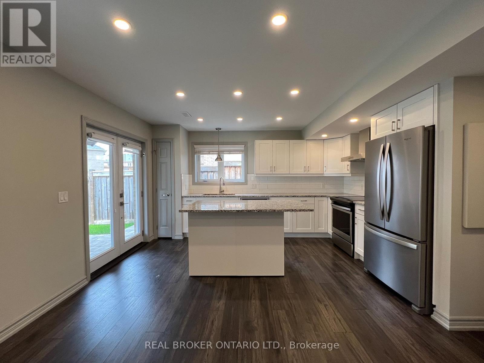 70 Juglans Crescent, Whitchurch-Stouffville, Ontario  L4A 1S5 - Photo 3 - N12822824