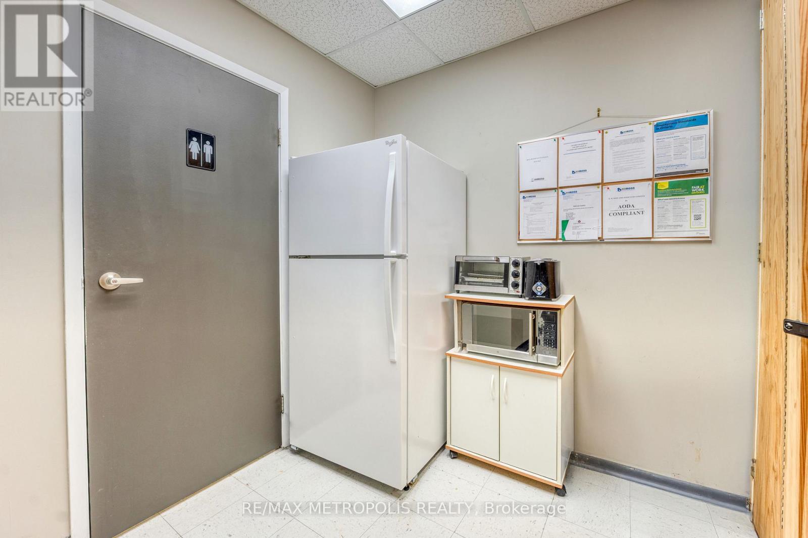 2695 Hamilton Road, Sarnia, Ontario  N0N 1C0 - Photo 15 - X12878638