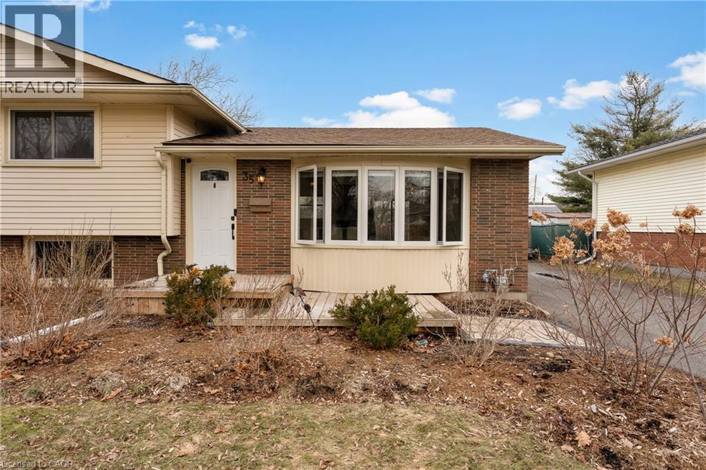 35 Bishops Road, St. Catharines, Ontario  L2M 1T8 - Photo 2 - 40811486