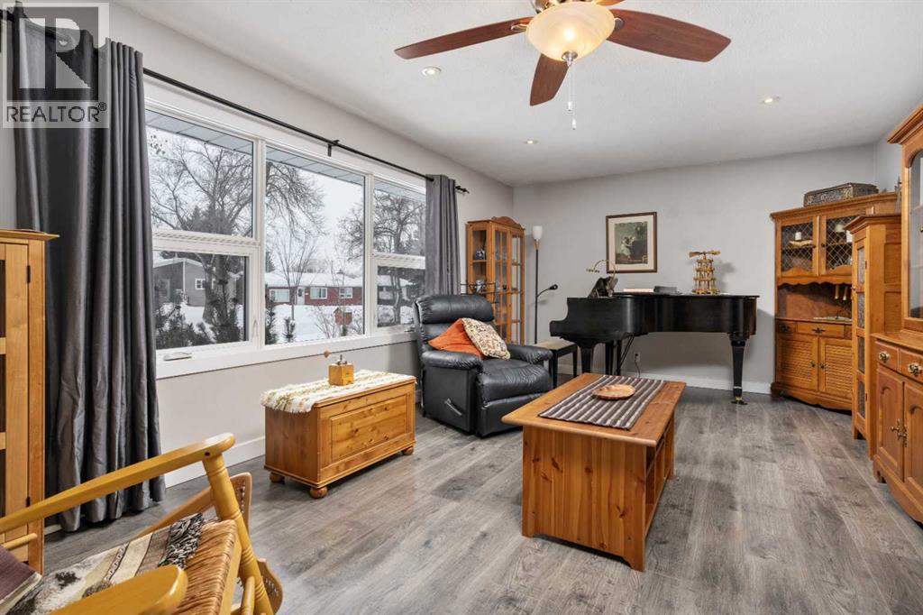 4712 45 Street, Camrose, Alberta  T4V 1E2 - Photo 3 - A2291282