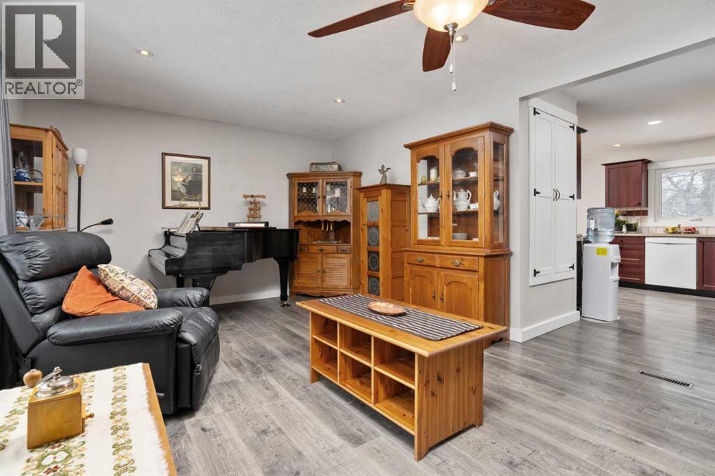 4712 45 Street, Camrose, Alberta  T4V 1E2 - Photo 4 - A2291282