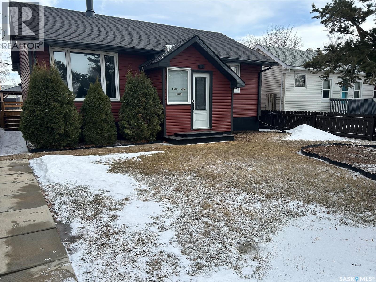 891 Cartier Avenue, Moose Jaw, Saskatchewan  S6H 1L9 - Photo 1 - SK030359