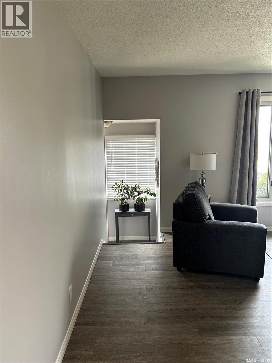 891 Cartier Avenue, Moose Jaw, Saskatchewan  S6H 1L9 - Photo 6 - SK030359