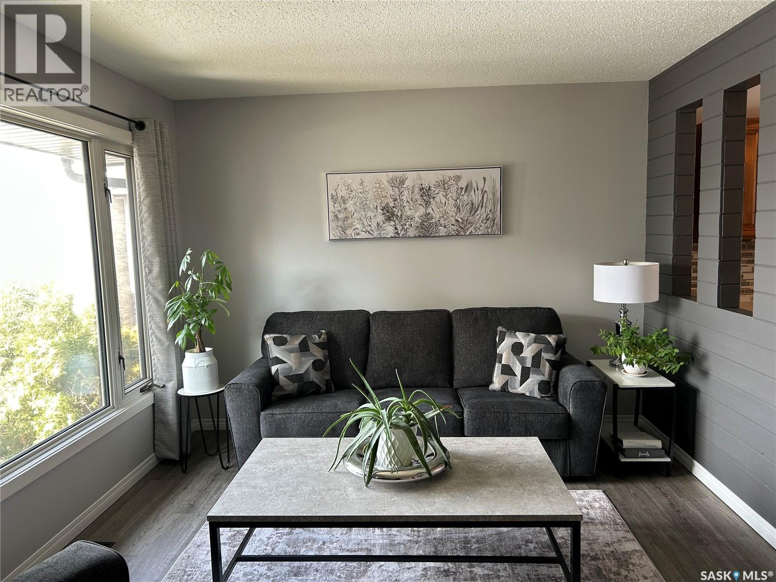 891 Cartier Avenue, Moose Jaw, Saskatchewan  S6H 1L9 - Photo 7 - SK030359