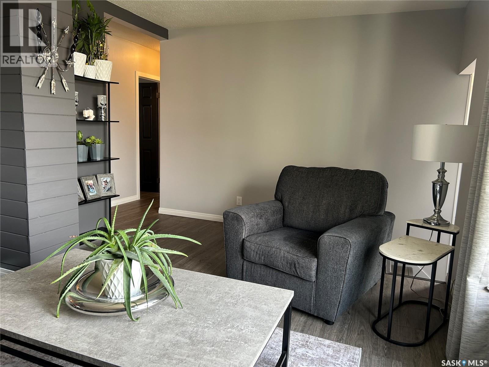 891 Cartier Avenue, Moose Jaw, Saskatchewan  S6H 1L9 - Photo 8 - SK030359