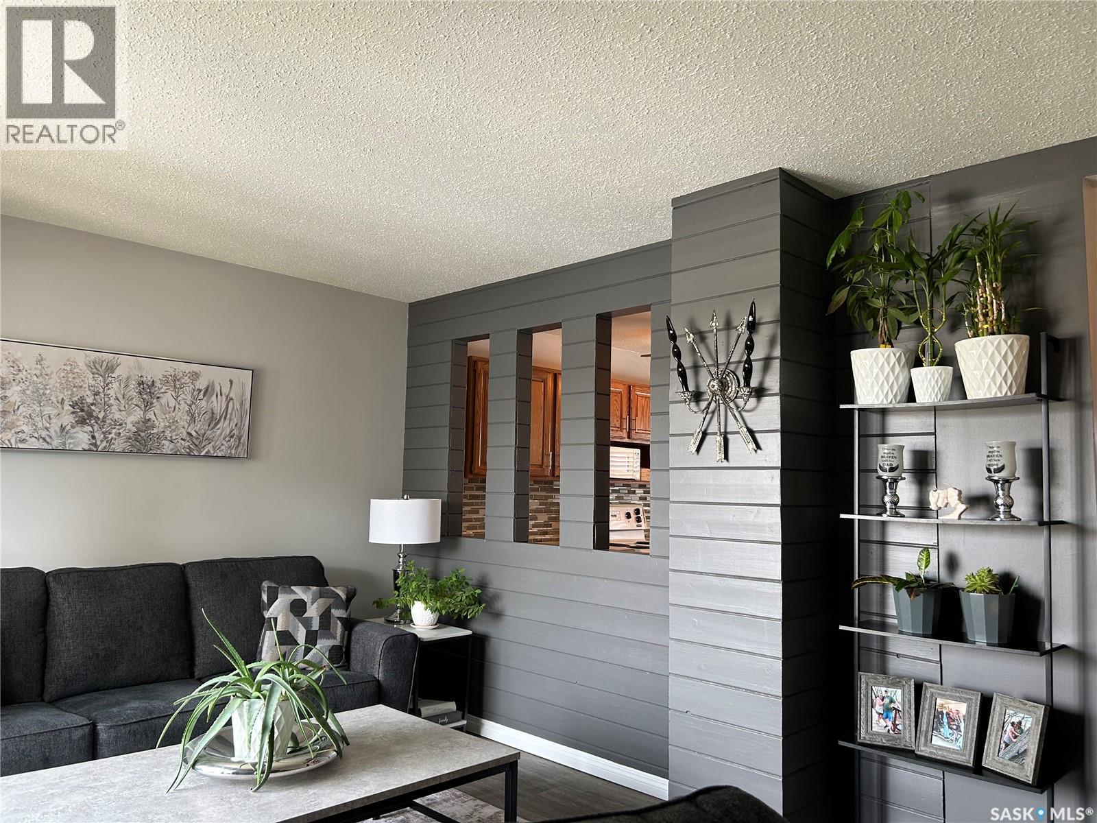 891 Cartier Avenue, Moose Jaw, Saskatchewan  S6H 1L9 - Photo 9 - SK030359