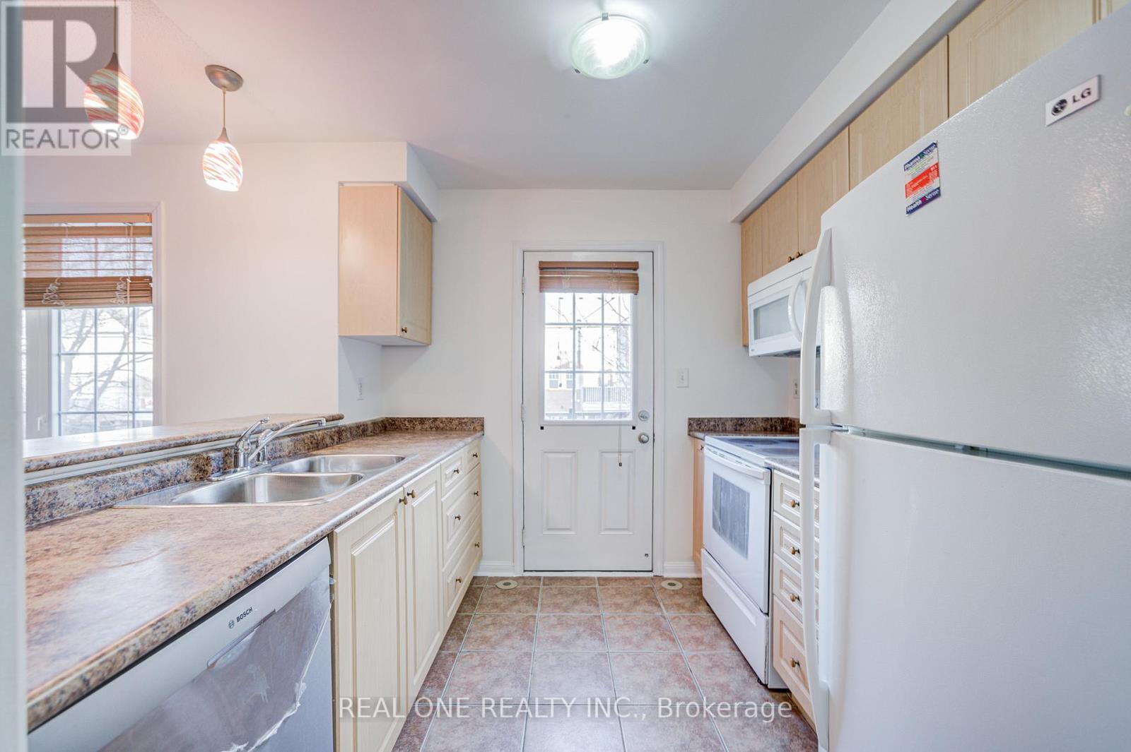 3036 Dewridge Avenue, Oakville, Ontario  L6M 5H9 - Photo 4 - W12660634