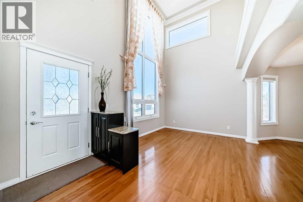 300 Hampstead Road Nw, Calgary, Alberta  T3A 6G4 - Photo 3 - A2292670