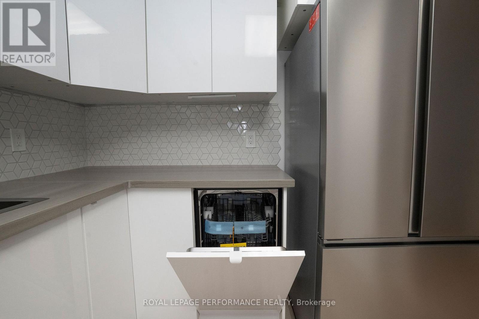 102 - 45 Holland Avenue, Ottawa, Ontario  K1Y 4S3 - Photo 10 - X12878730