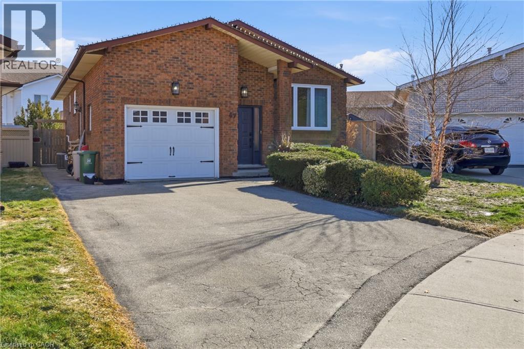 47 Lisgar Court, Hamilton, Ontario  L8T 4Y4 - Photo 2 - 40811051
