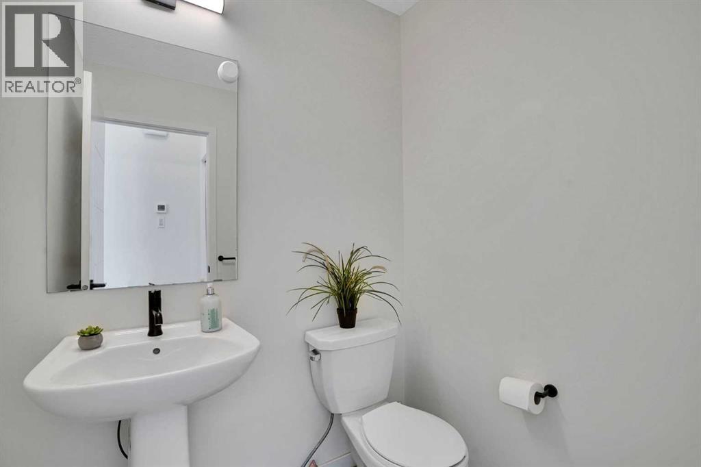 229 South Point Park Sw, Airdrie, Alberta  T4B 5G8 - Photo 25 - A2287375