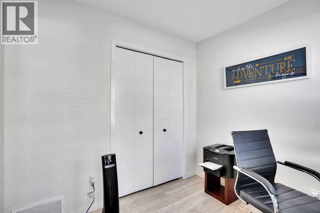 229 South Point Park Sw, Airdrie, Alberta  T4B 5G8 - Photo 4 - A2287375