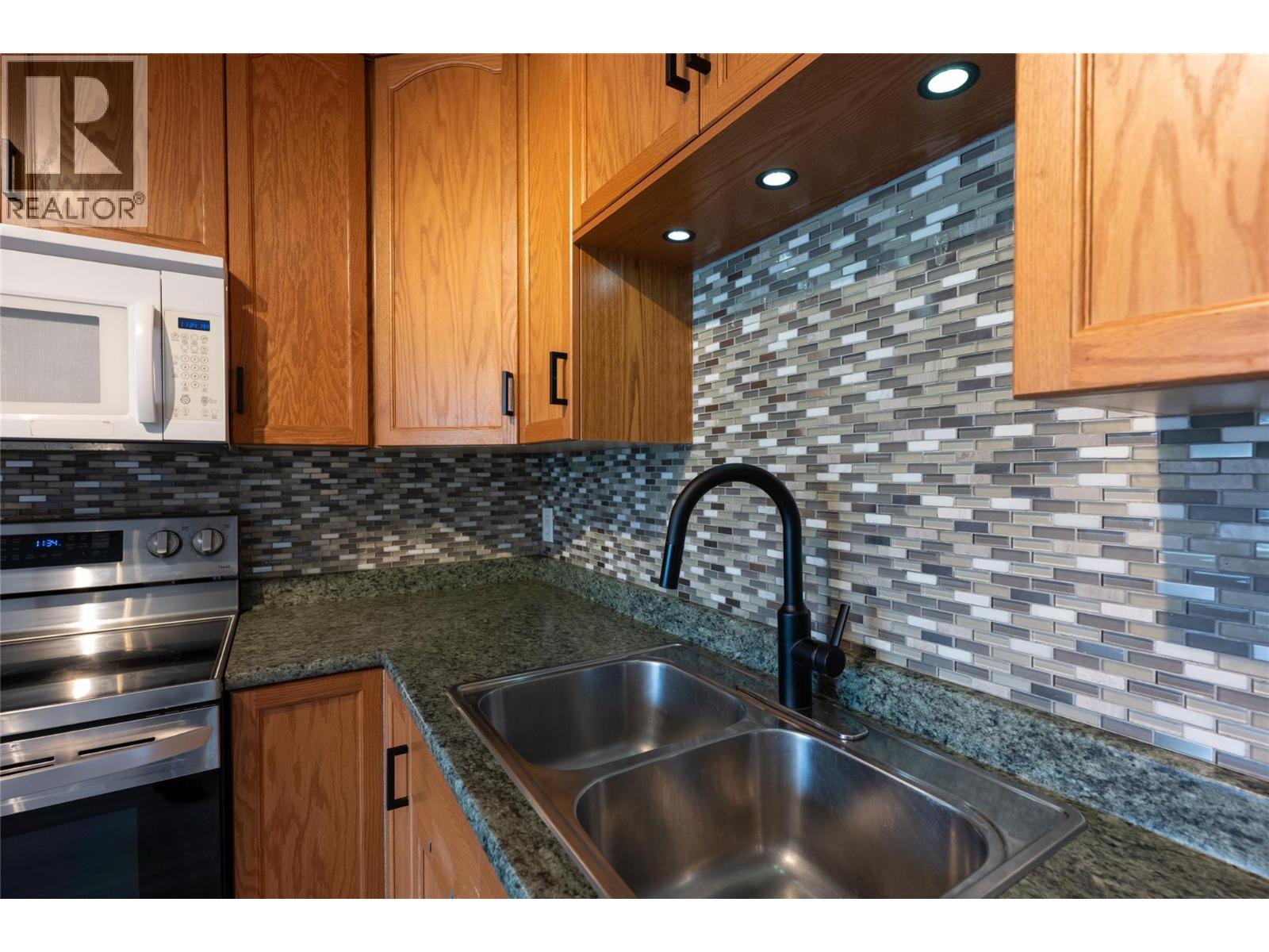 1697 Greenfield Avenue Unit# 10, Kamloops, British Columbia  V2B 4N5 - Photo 7 - 10379192