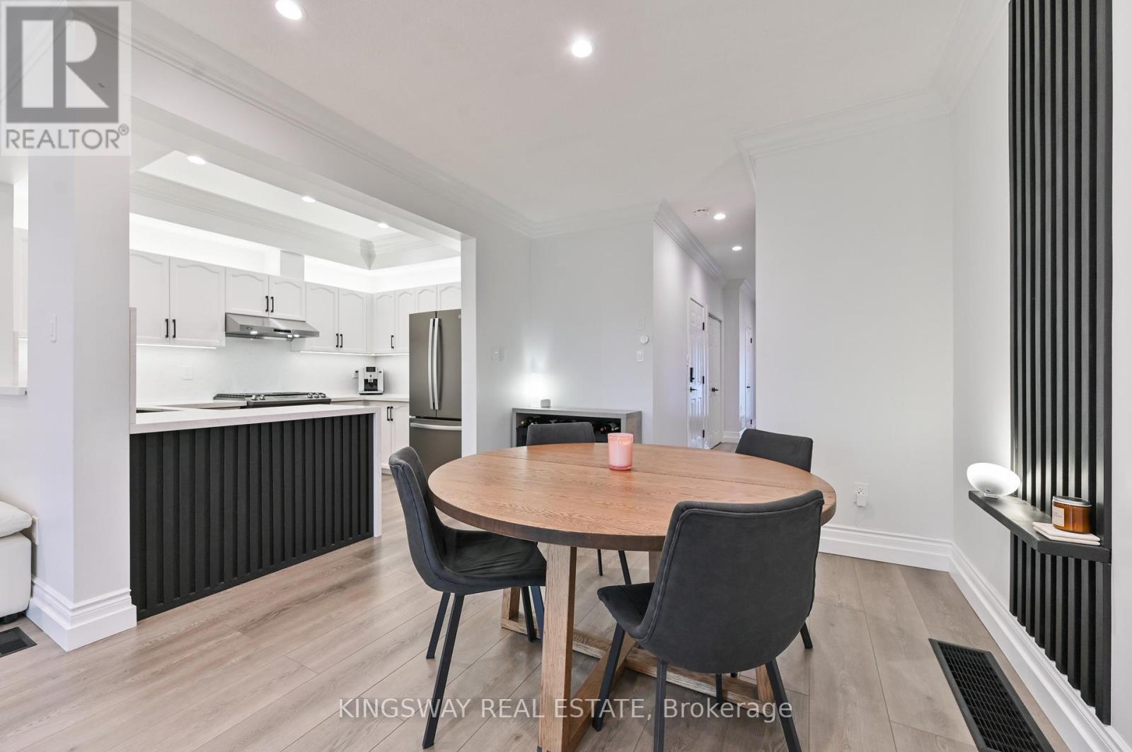 17 Amberhill Way, Aurora, Ontario  L4G 7E1 - Photo 10 - N12878682