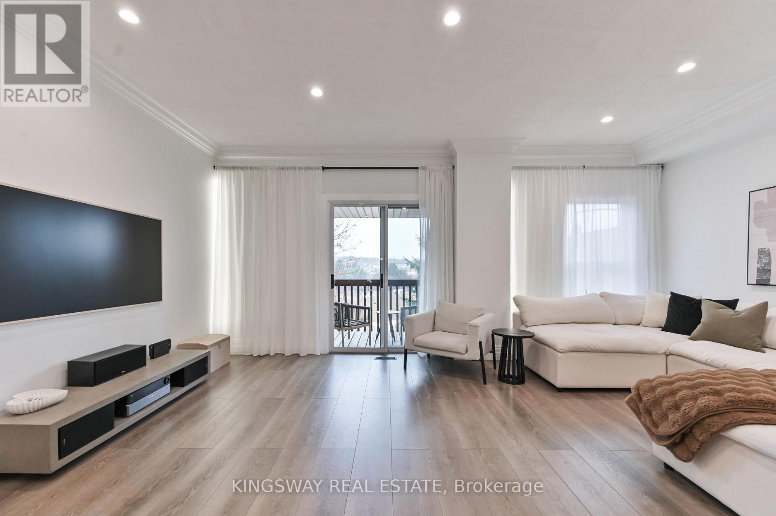 17 Amberhill Way, Aurora, Ontario  L4G 7E1 - Photo 11 - N12878682