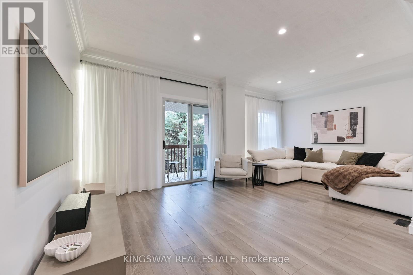 17 Amberhill Way, Aurora, Ontario  L4G 7E1 - Photo 12 - N12878682