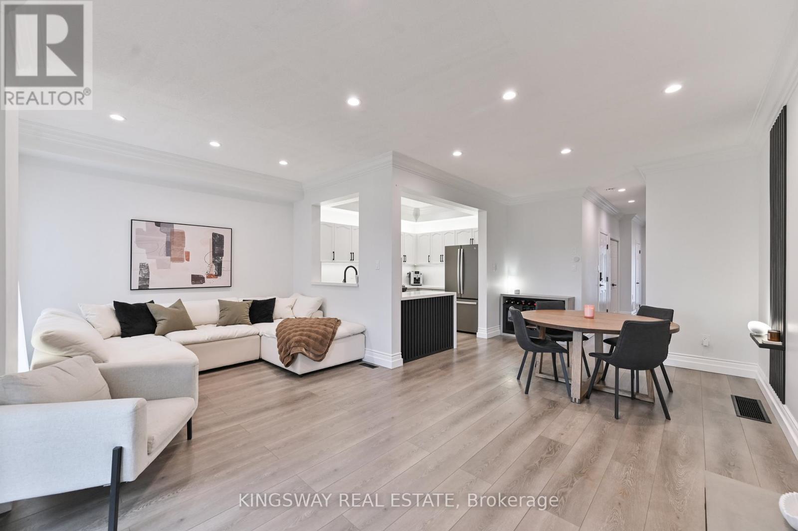 17 Amberhill Way, Aurora, Ontario  L4G 7E1 - Photo 13 - N12878682