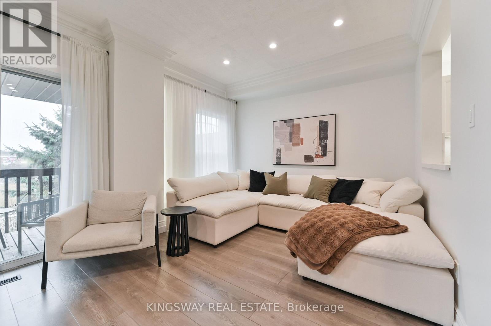 17 Amberhill Way, Aurora, Ontario  L4G 7E1 - Photo 15 - N12878682