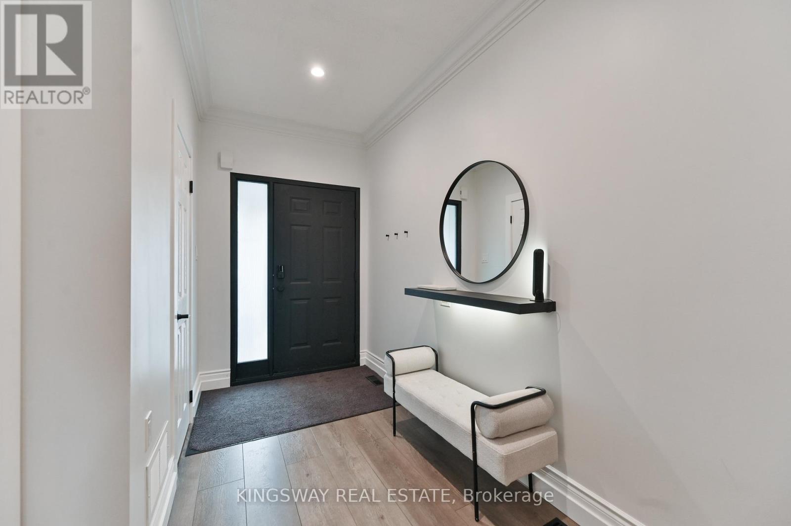 17 Amberhill Way, Aurora, Ontario  L4G 7E1 - Photo 2 - N12878682