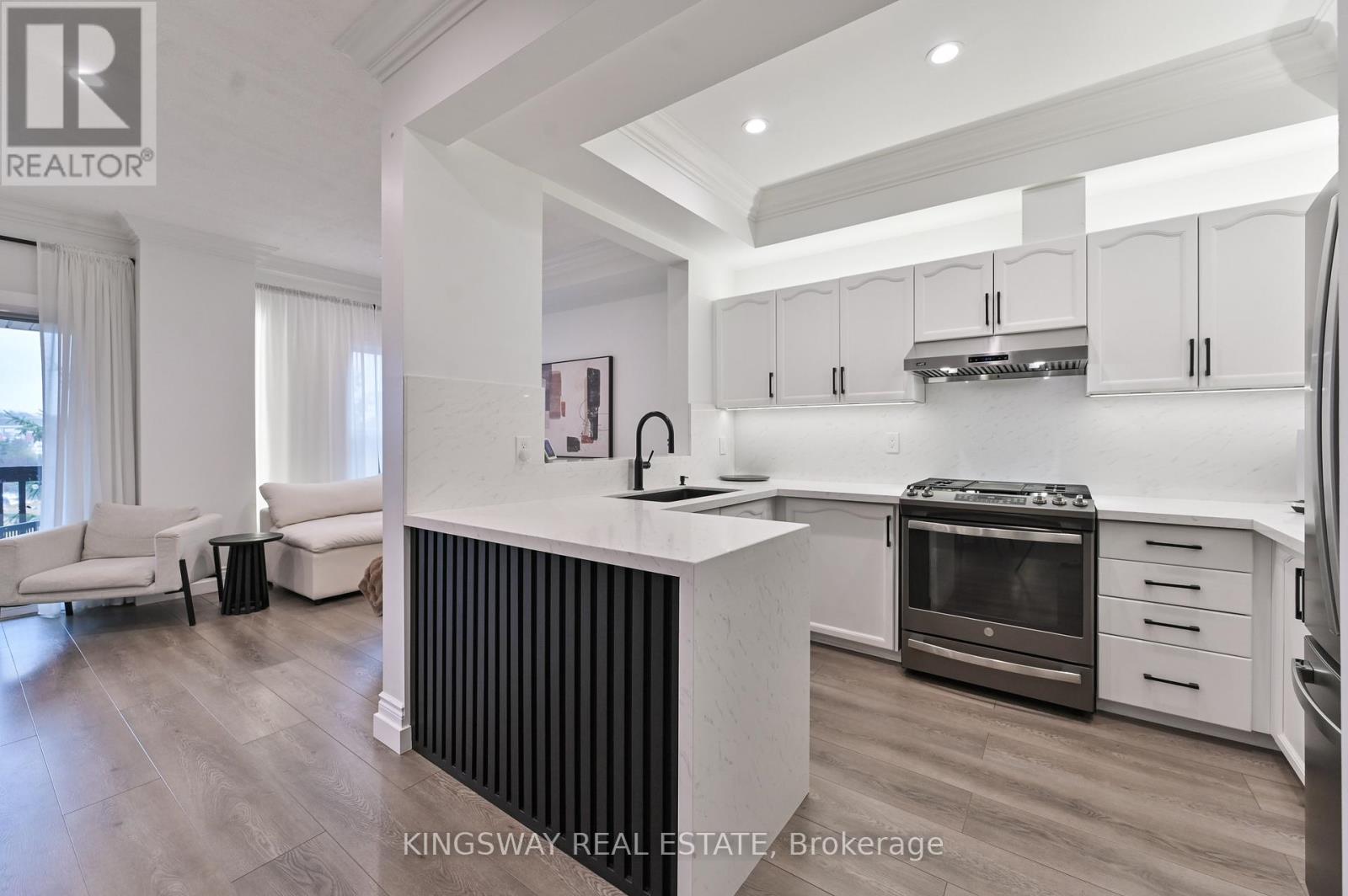 17 Amberhill Way, Aurora, Ontario  L4G 7E1 - Photo 6 - N12878682