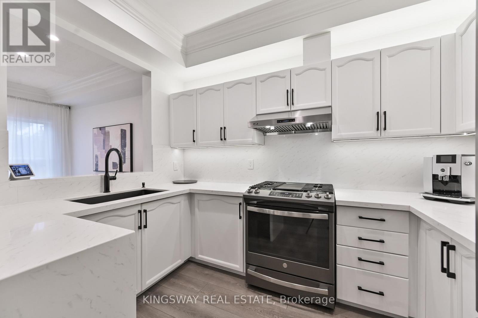 17 Amberhill Way, Aurora, Ontario  L4G 7E1 - Photo 8 - N12878682