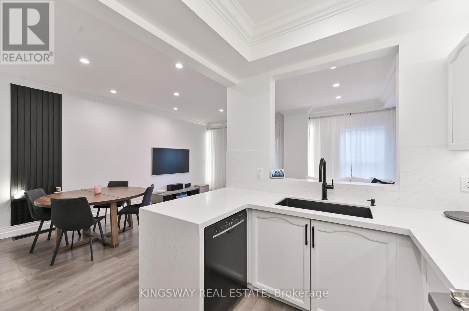 17 Amberhill Way, Aurora, Ontario  L4G 7E1 - Photo 9 - N12878682