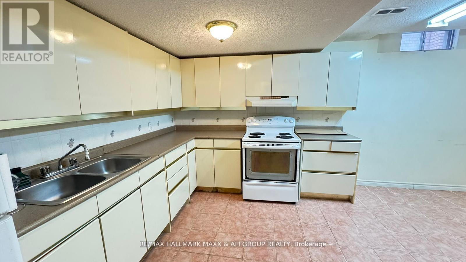 Basement - 316 Valleymede Drive, Richmond Hill, Ontario  L4B 2E1 - Photo 3 - N12878694