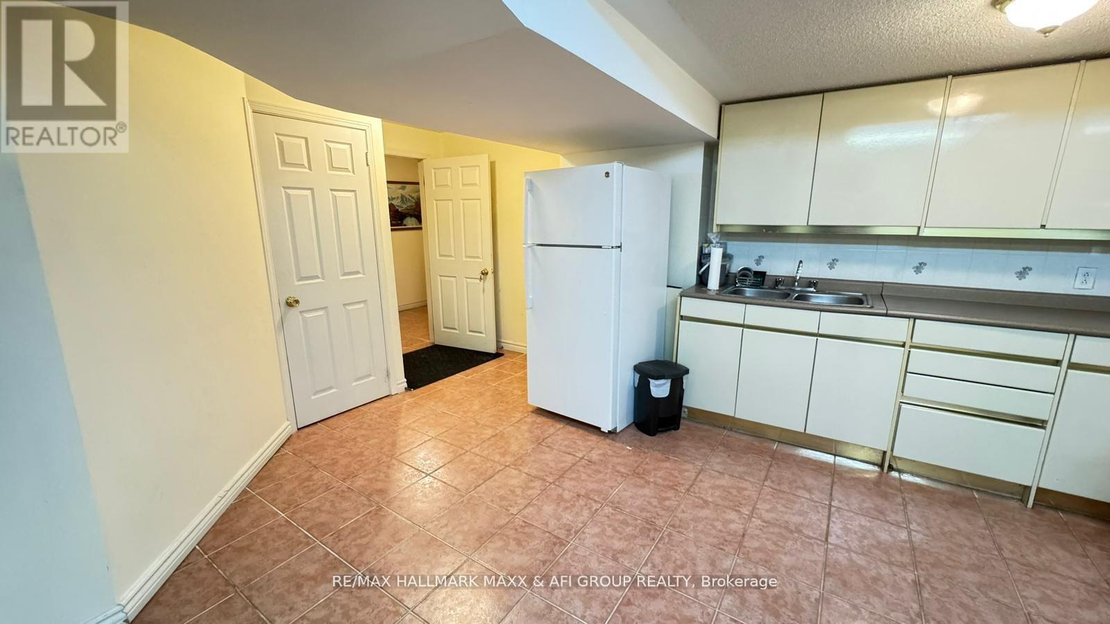 Basement - 316 Valleymede Drive, Richmond Hill, Ontario  L4B 2E1 - Photo 4 - N12878694