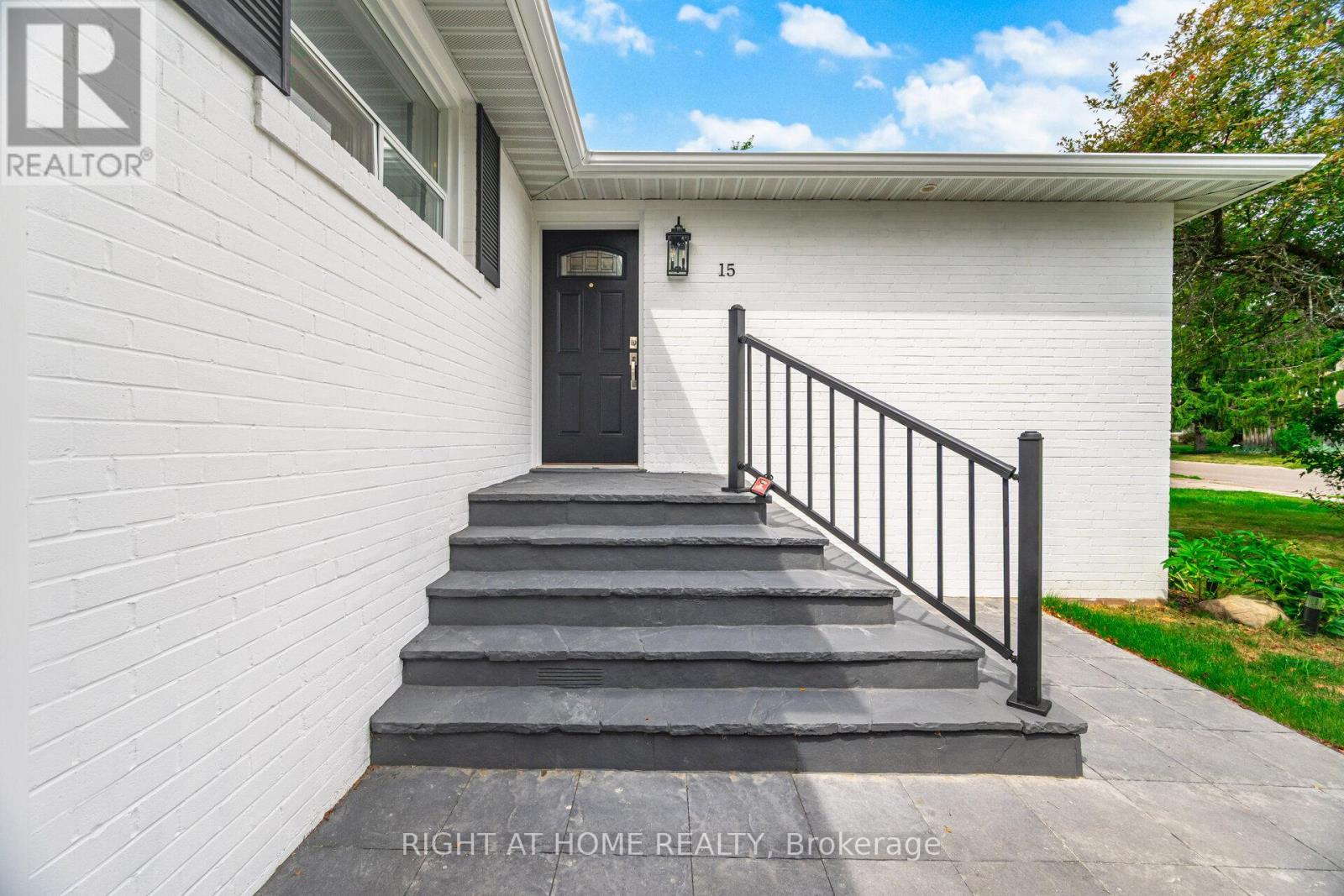 Main Floor - 15 Kemano Road, Aurora, Ontario  L4G 2Y2 - Photo 7 - N12878720