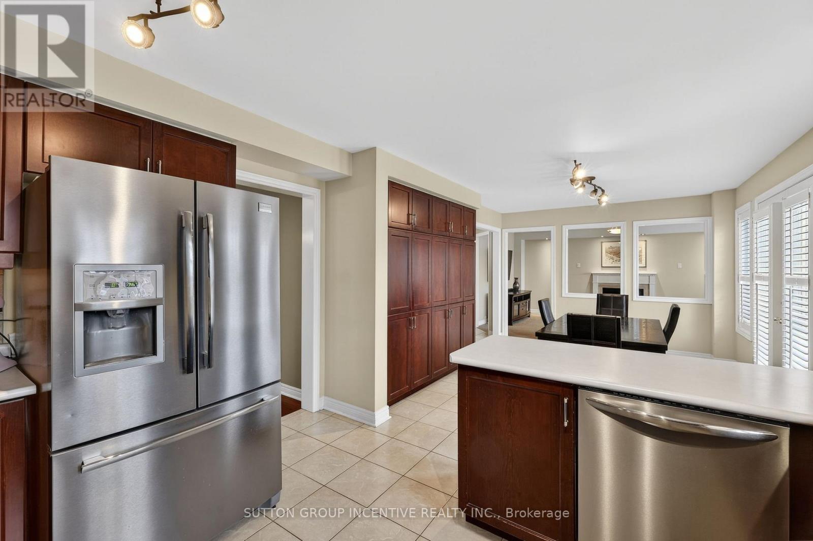 26 Prince Of Wales Drive, Barrie, Ontario  L4N 0T5 - Photo 10 - S12878688