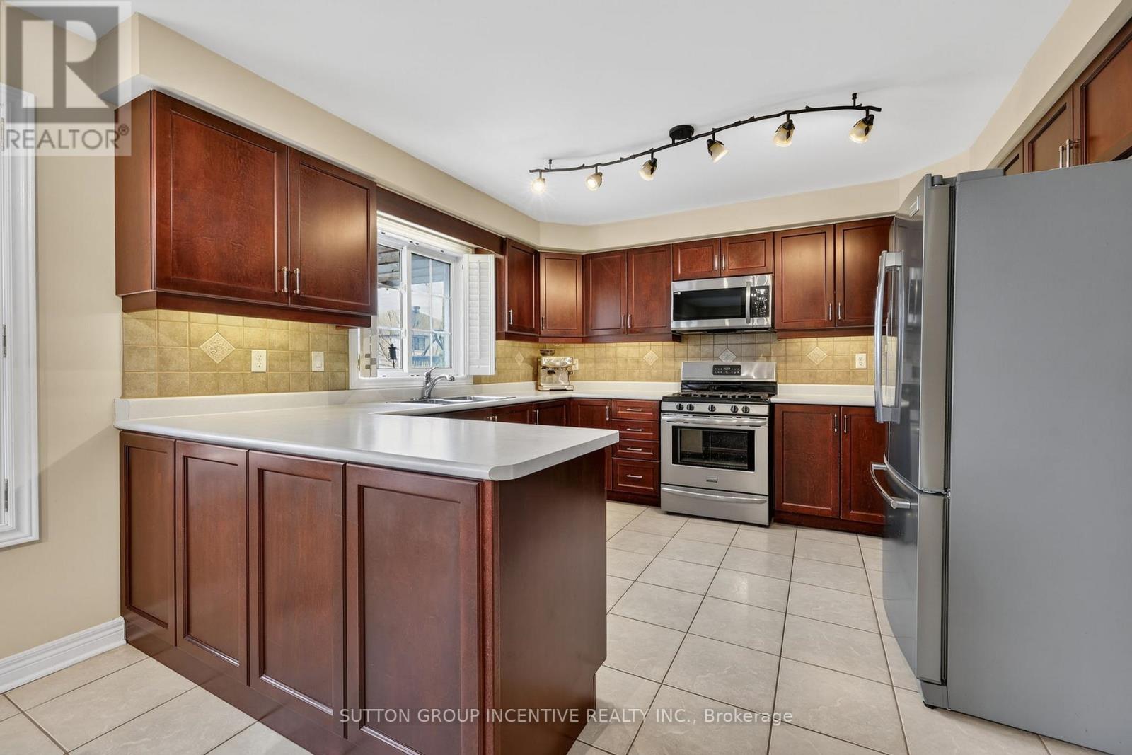 26 Prince Of Wales Drive, Barrie, Ontario  L4N 0T5 - Photo 9 - S12878688