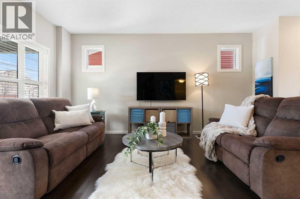 547 Evanston Drive Nw, Calgary, Alberta  T3P 0H4 - Photo 3 - A2292571