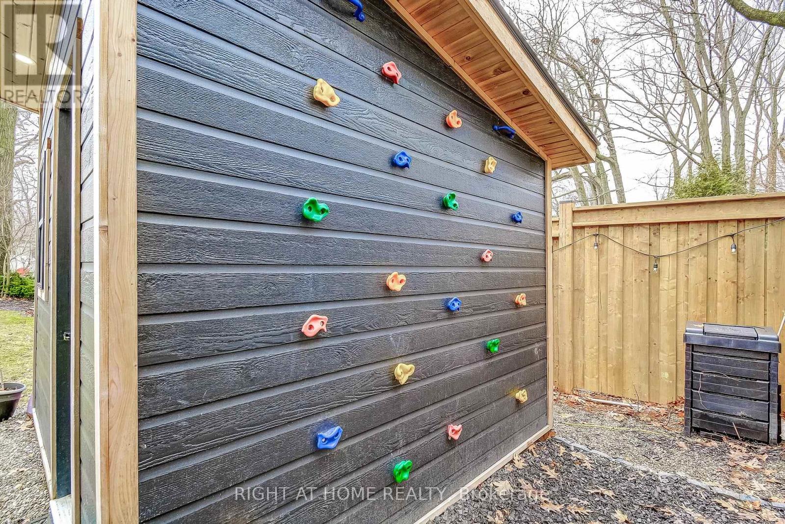 1300 Princeton Crescent, Burlington, Ontario  L7P 2K5 - Photo 13 - W12878690