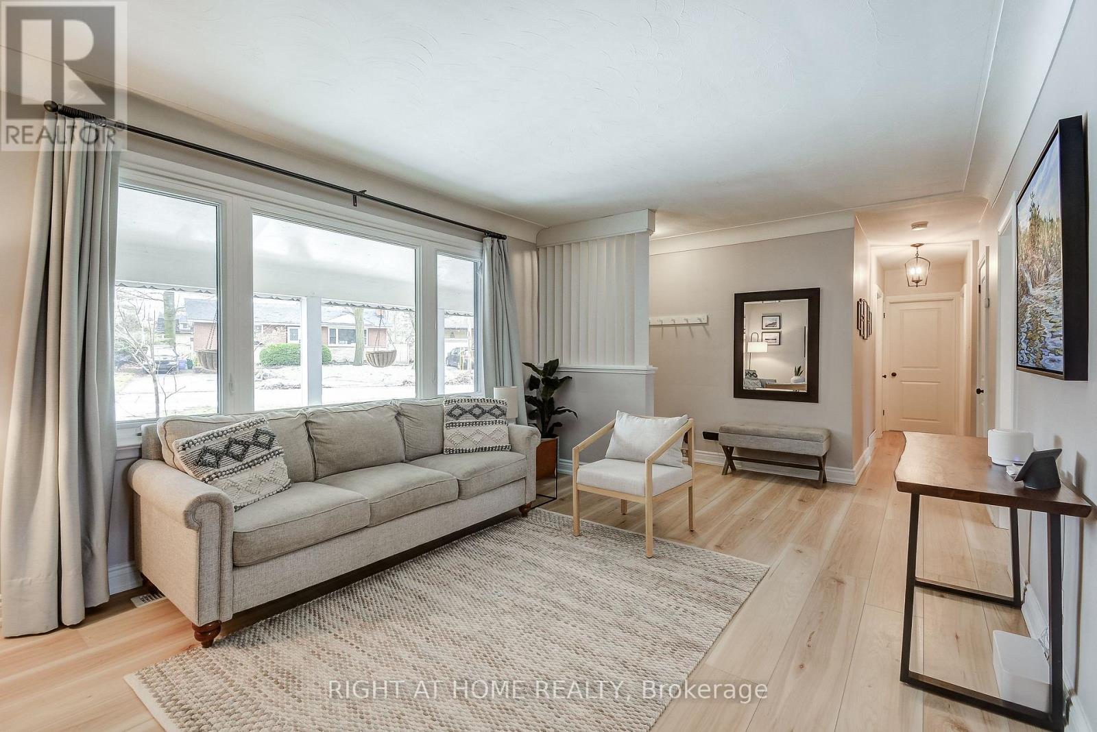 1300 Princeton Crescent, Burlington, Ontario  L7P 2K5 - Photo 18 - W12878690