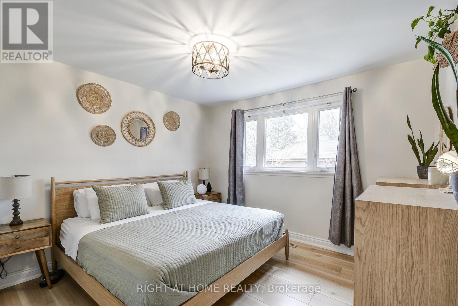 1300 Princeton Crescent, Burlington, Ontario  L7P 2K5 - Photo 22 - W12878690