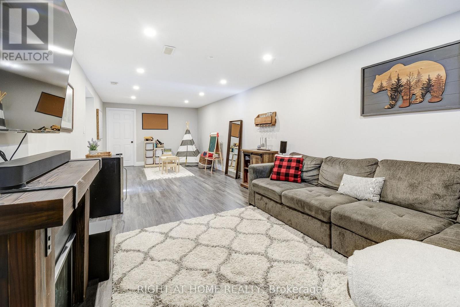 1300 Princeton Crescent, Burlington, Ontario  L7P 2K5 - Photo 29 - W12878690